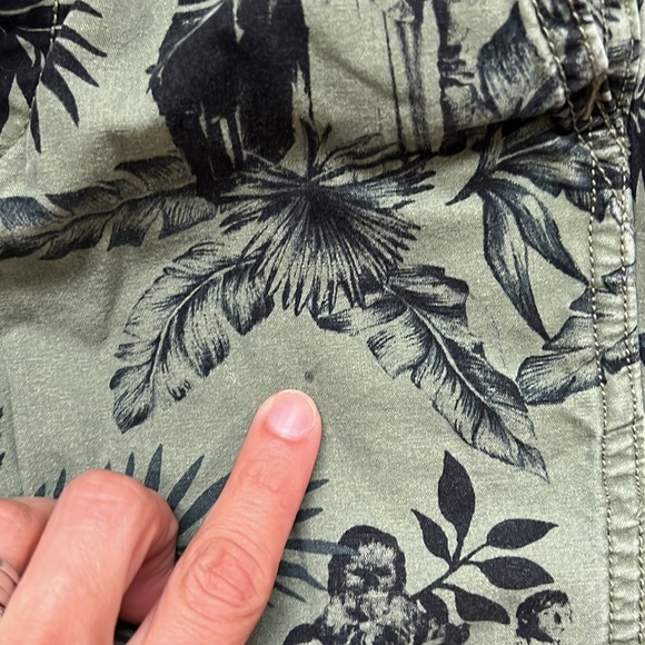 Rare!! GAP X STAR WARS chino shorts - Picture 3 of 5